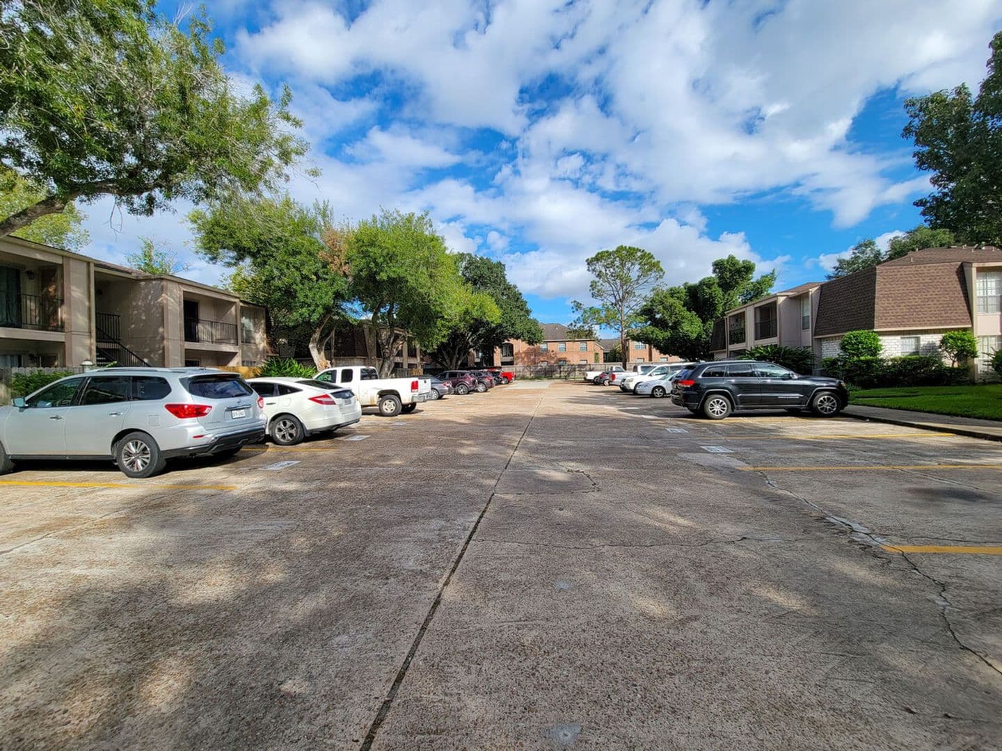 Alvin Apartment: 821 E House St
