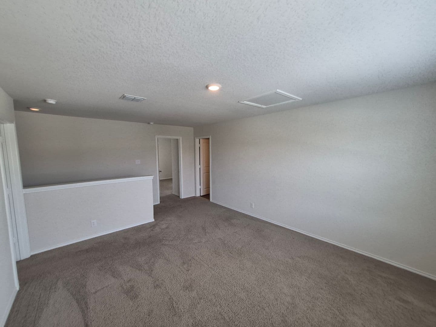 FLORESVILLE House: 465 MIDDLE GREEN LOOP