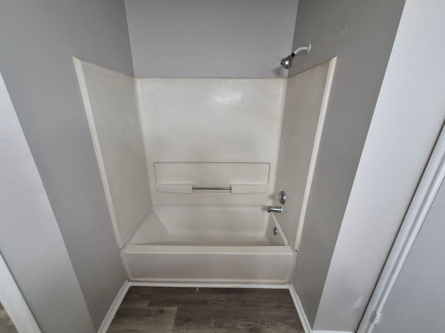 CONVERSE House: 8043 CHESTNUT MANOR DR.