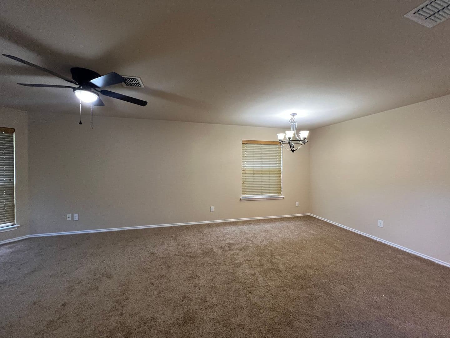 UNIVERSAL CITY House: 8952 SCARLET CREEK