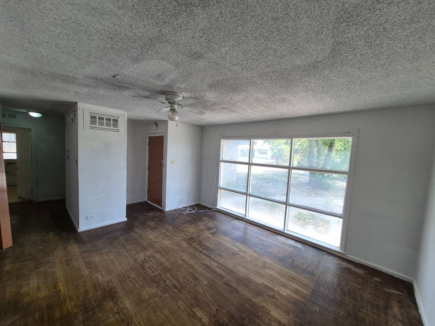 SAN ANTONIO House: 807 WEIZMANN ST.