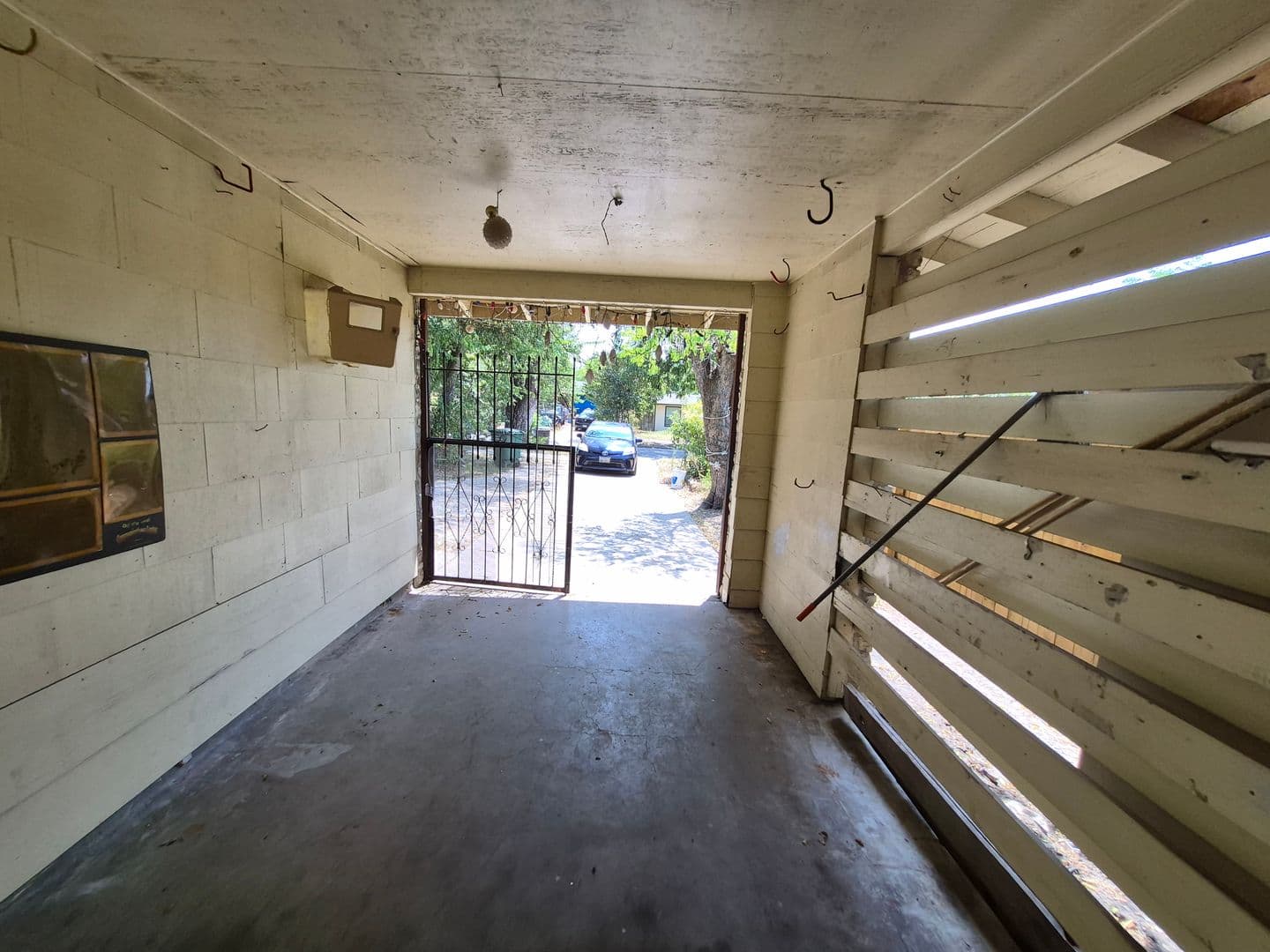 SAN ANTONIO House: 807 WEIZMANN ST.