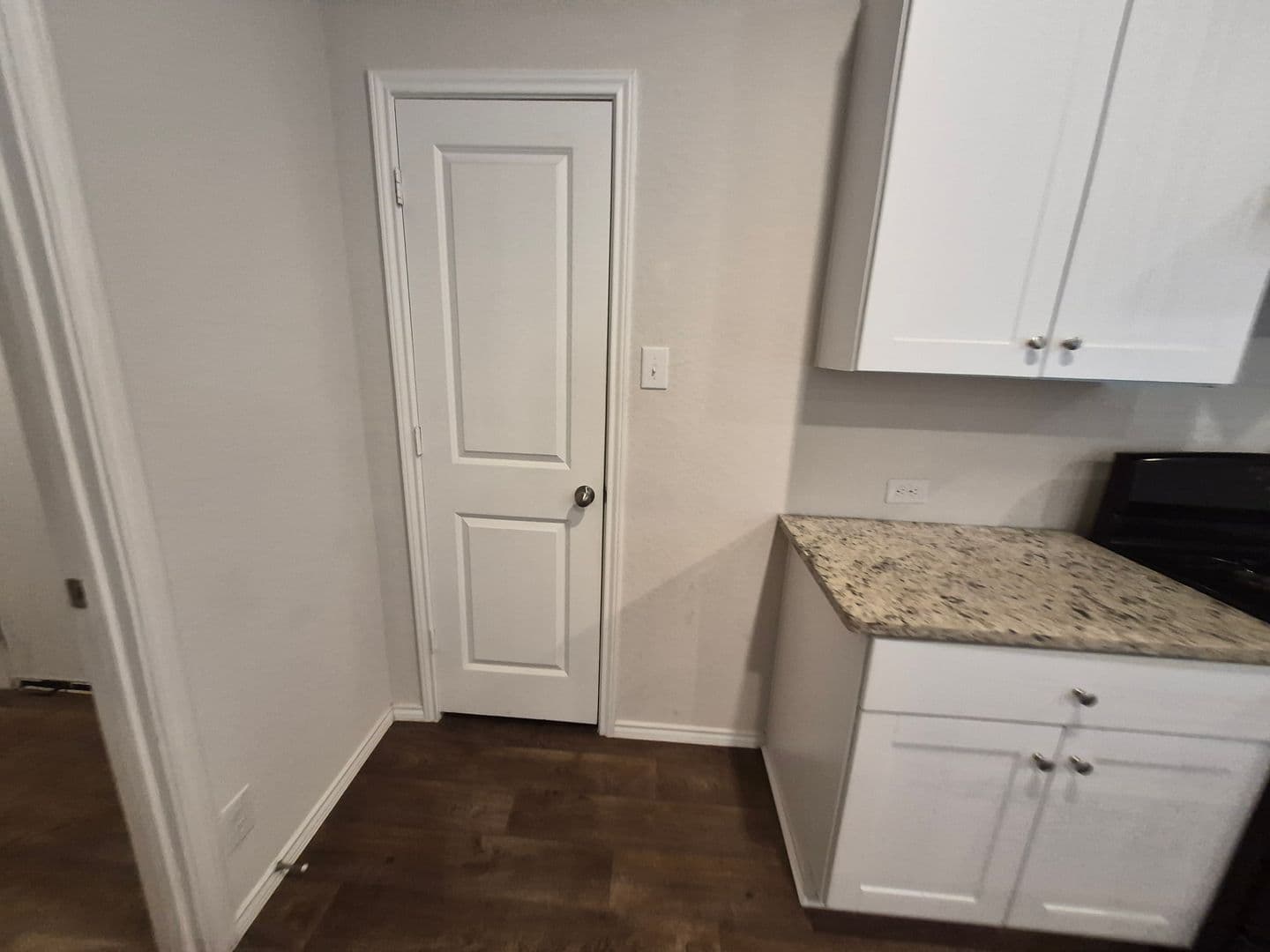 FLORESVILLE House: 465 MIDDLE GREEN LOOP