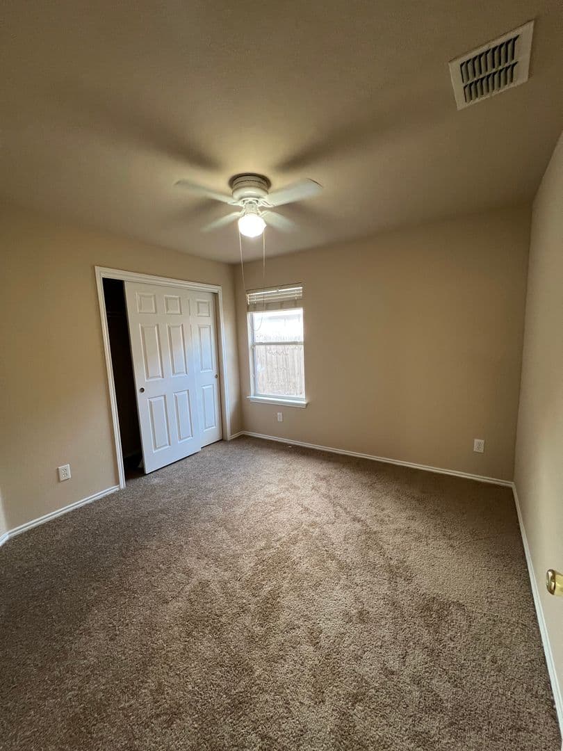 UNIVERSAL CITY House: 8952 SCARLET CREEK