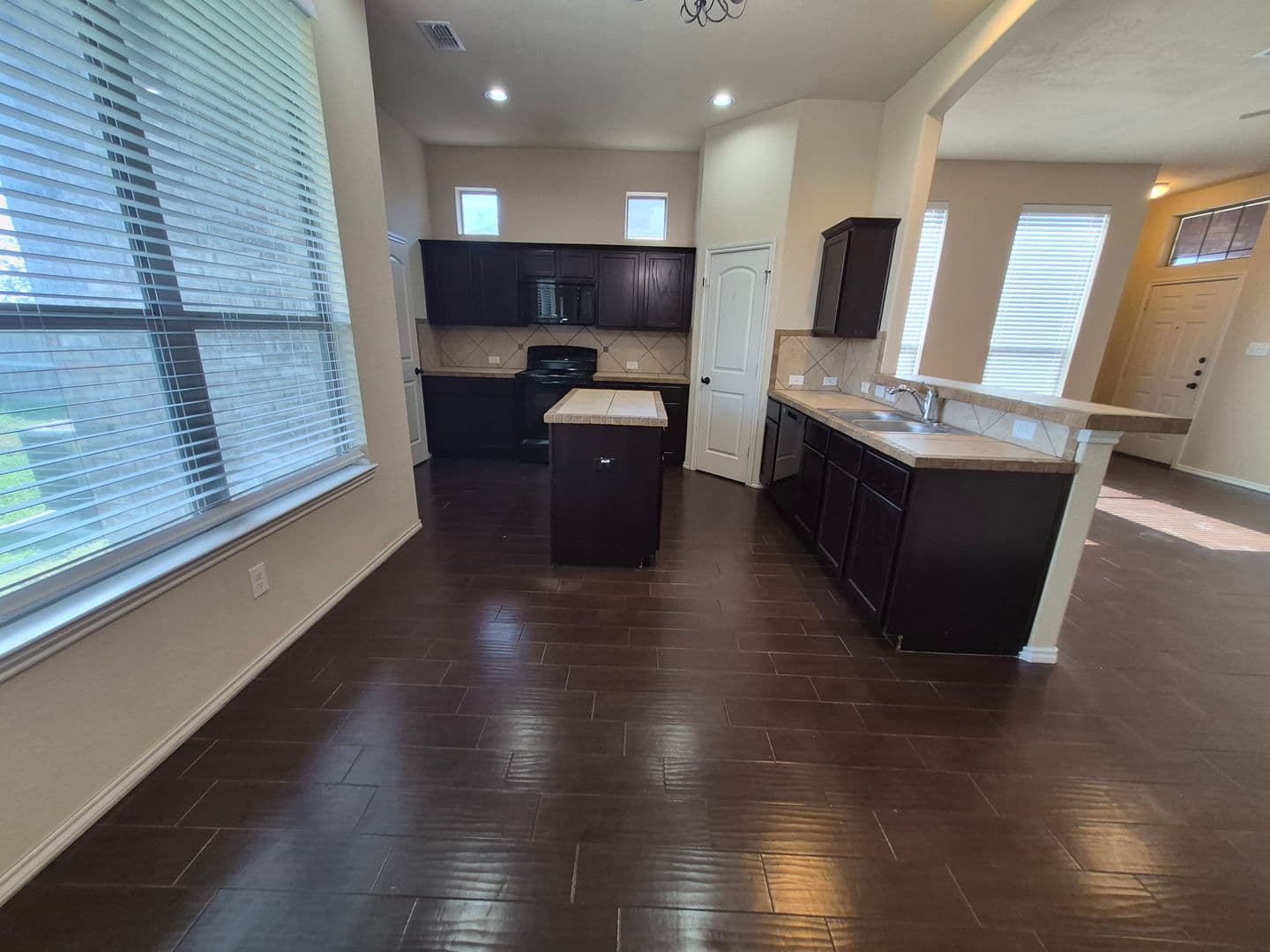 NEW BRAUNFELS House: 522 CREEKSIDE CIRCLE