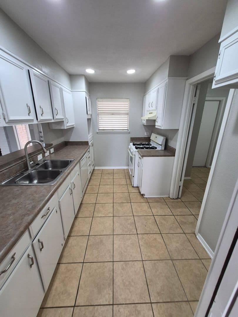 SAN ANTONIO House: 2718 DENNLER DR.