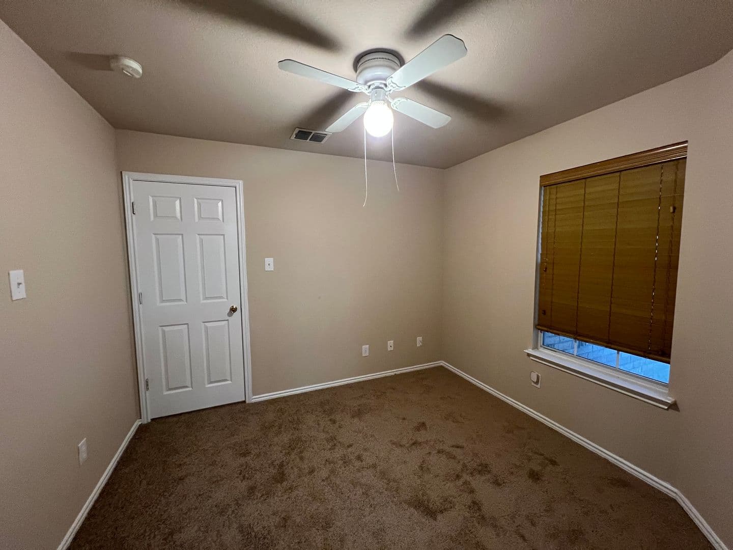 UNIVERSAL CITY House: 8952 SCARLET CREEK