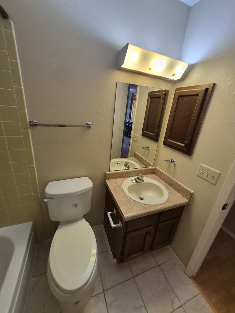 UNIVERSAL CITY House: 120 FRIENDSWOOD PATH
