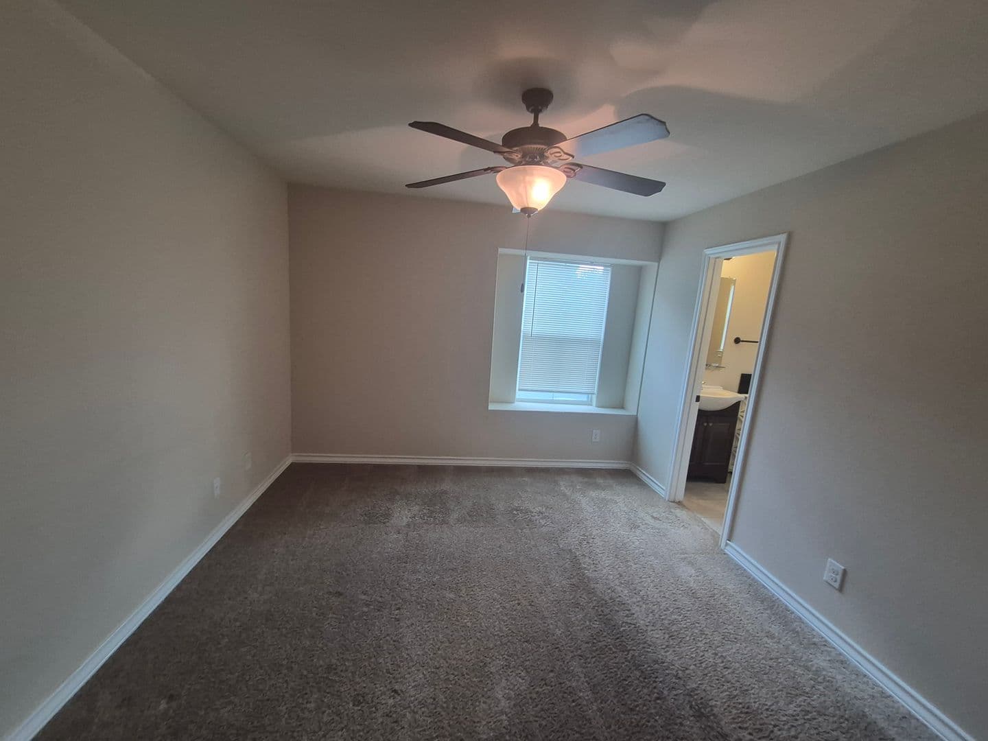 Universal City House: 610 MEADOW ARBOR LN #2