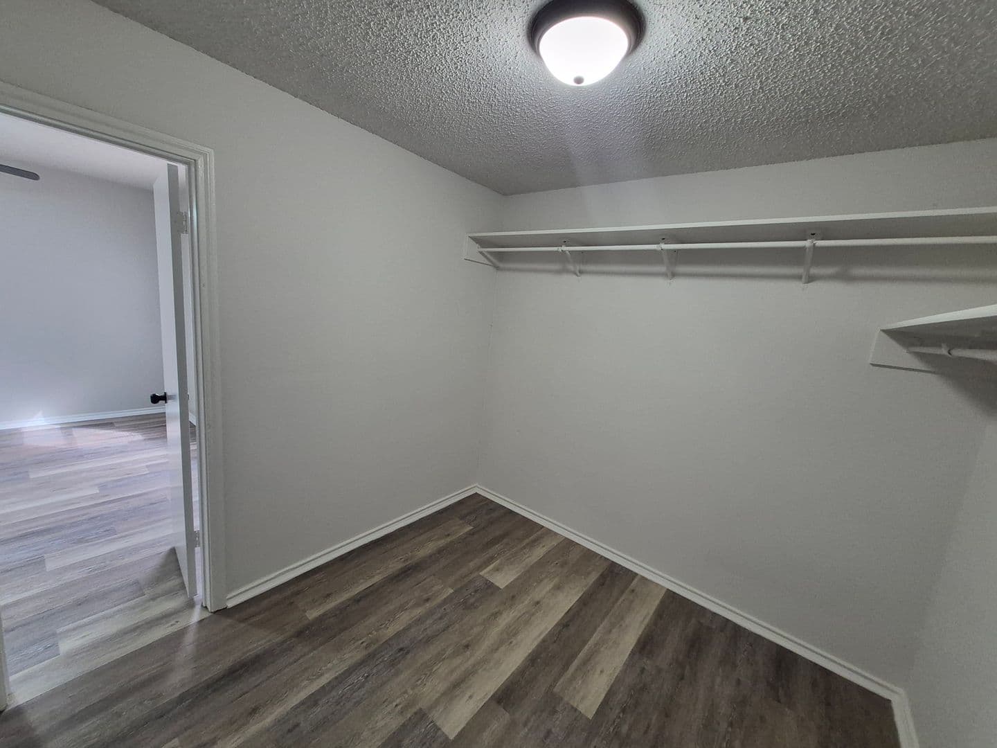 CONVERSE House: 8043 CHESTNUT MANOR DR.