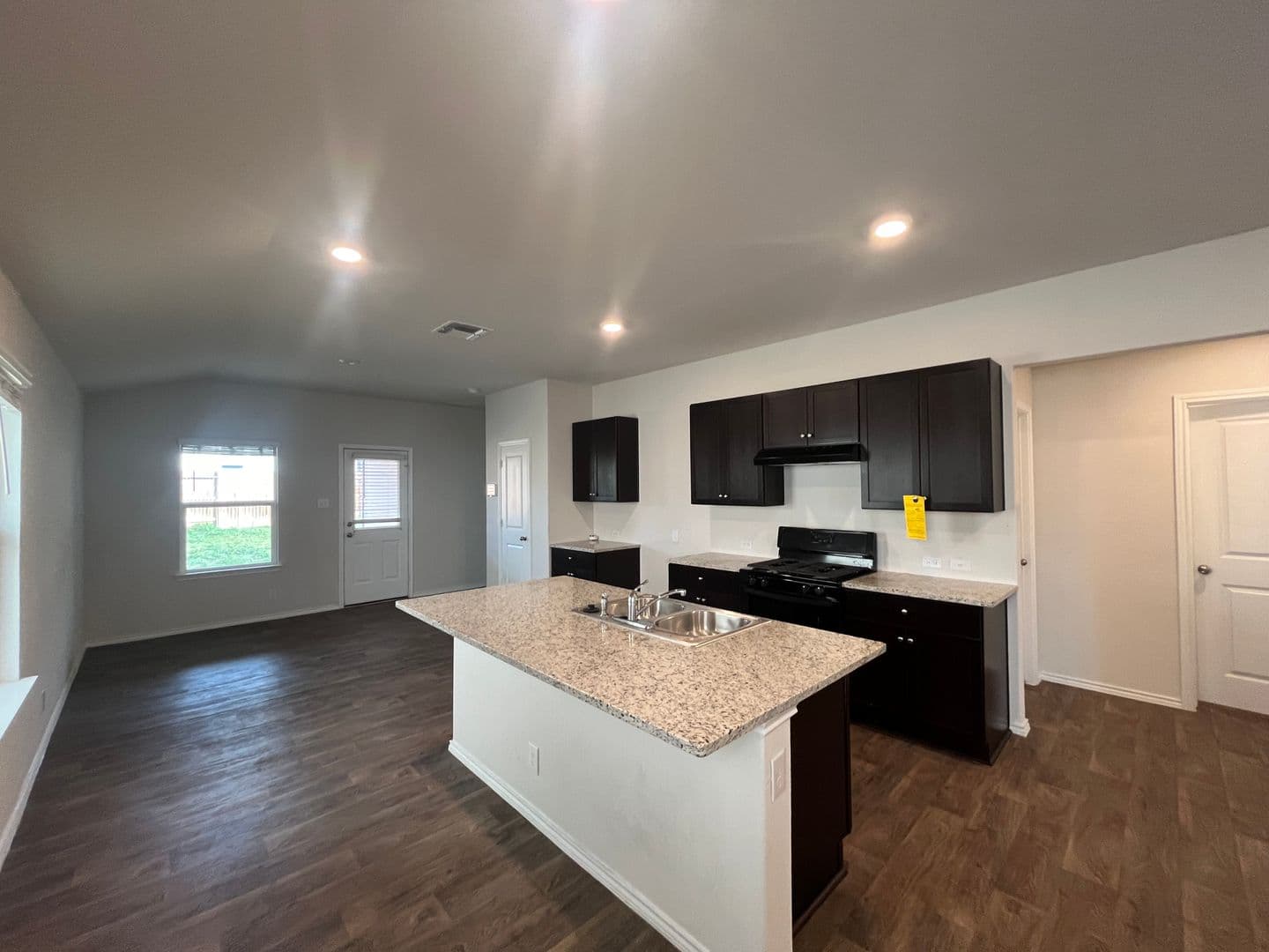 Floresville House: 324 Middle Green Loop