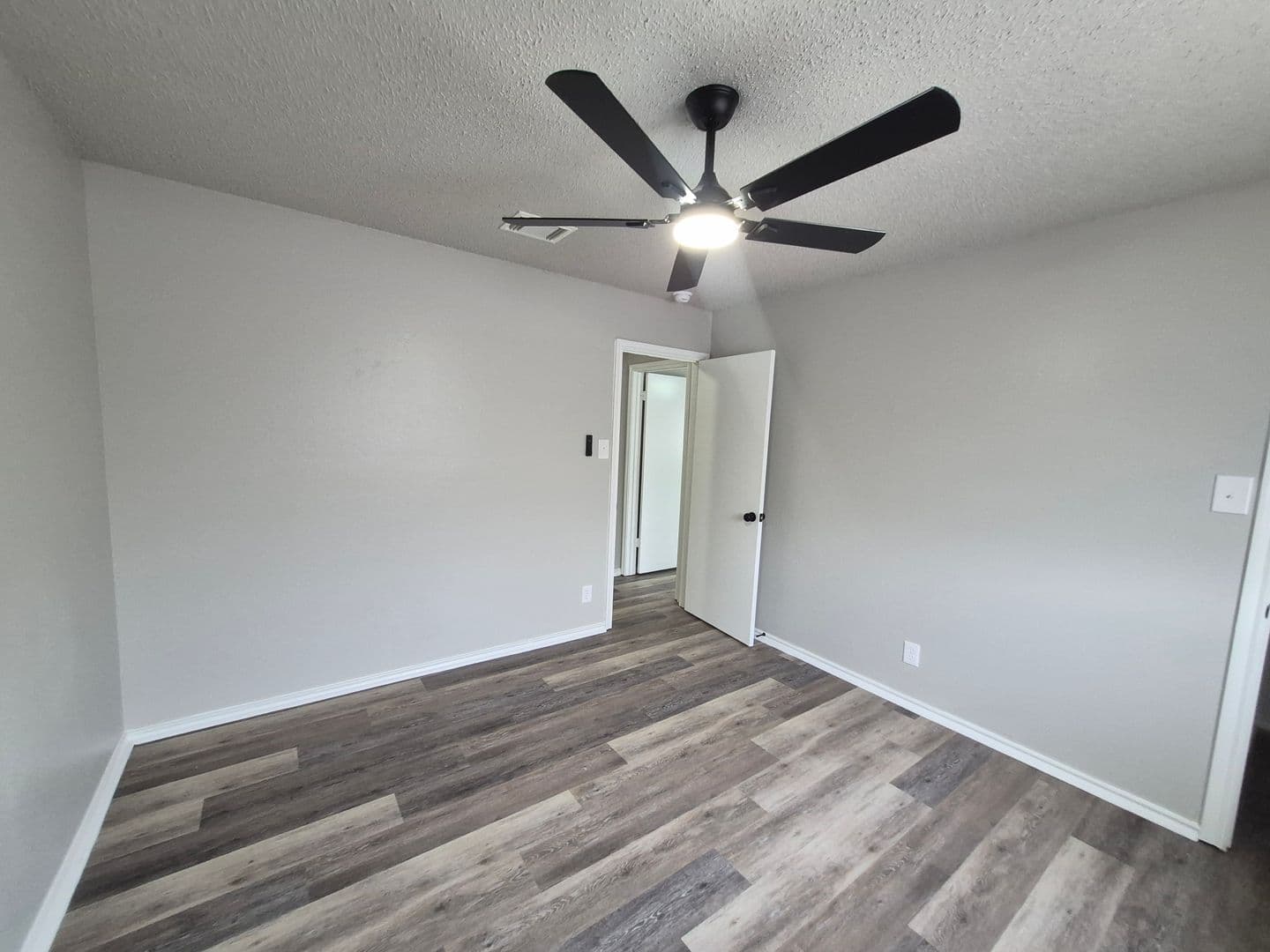 CONVERSE House: 8043 CHESTNUT MANOR DR.