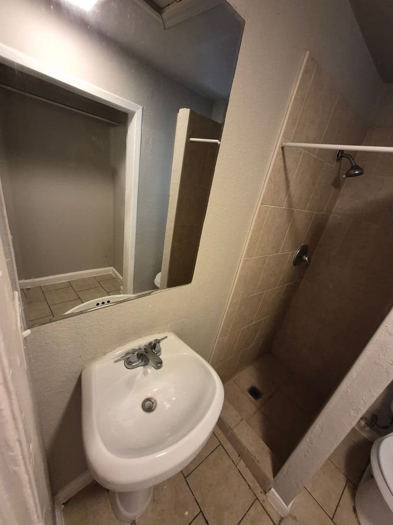 San Antonio House: 115 Caldwell Unit 8