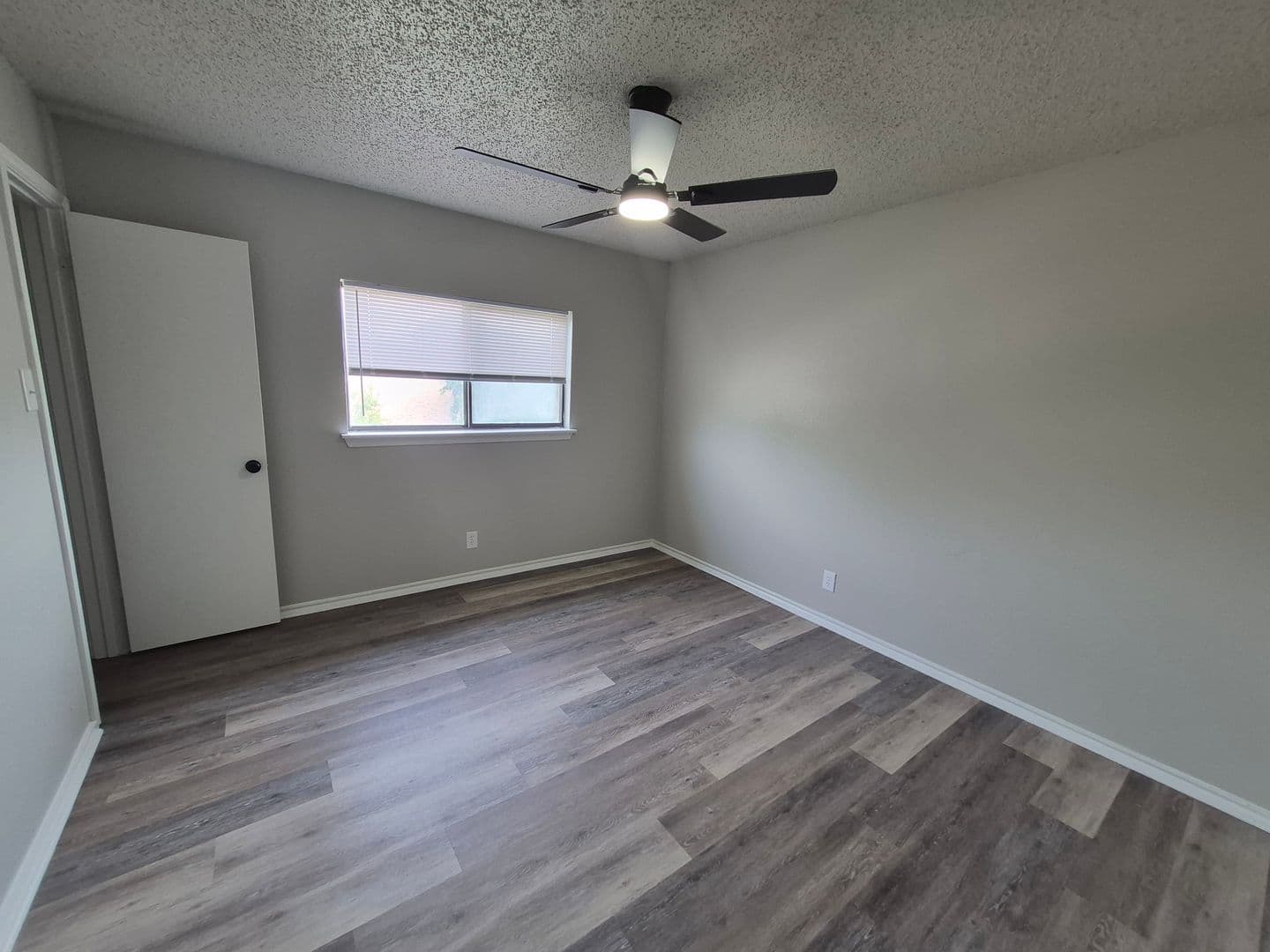 CONVERSE House: 8043 CHESTNUT MANOR DR.