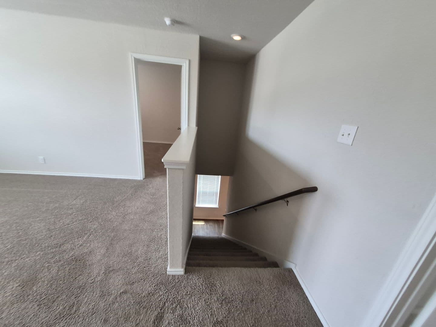 FLORESVILLE House: 465 MIDDLE GREEN LOOP