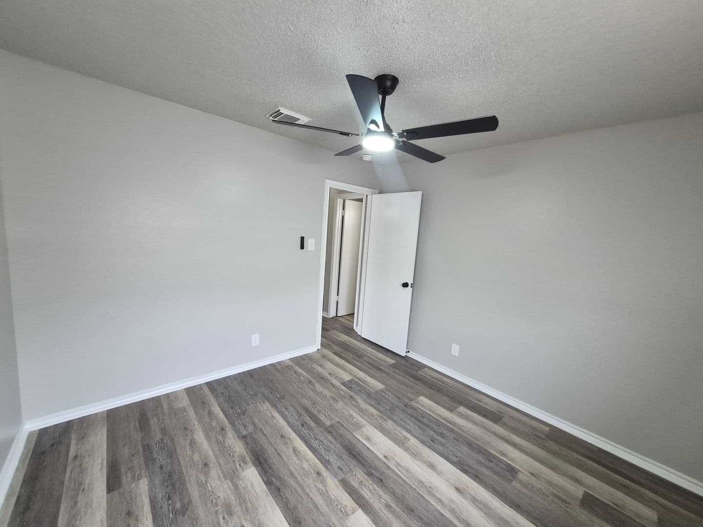 CONVERSE House: 8043 CHESTNUT MANOR DR.