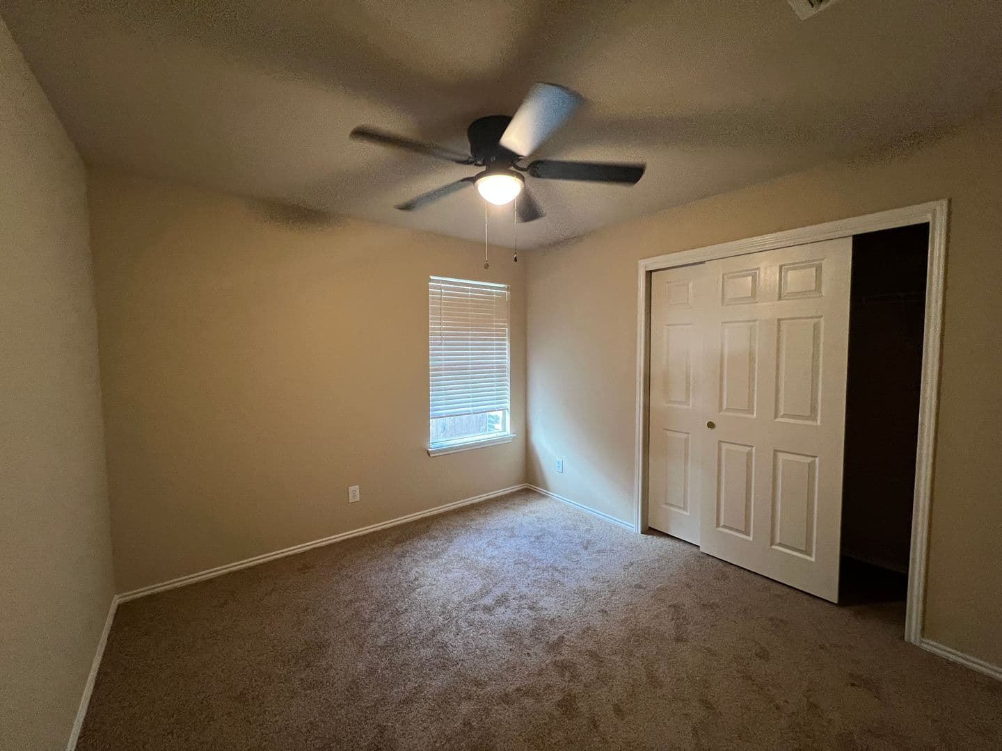 UNIVERSAL CITY House: 8952 SCARLET CREEK