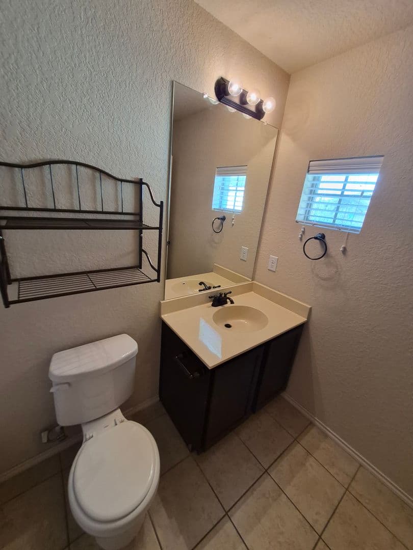 NEW BRAUNFELS House: 522 CREEKSIDE CIRCLE