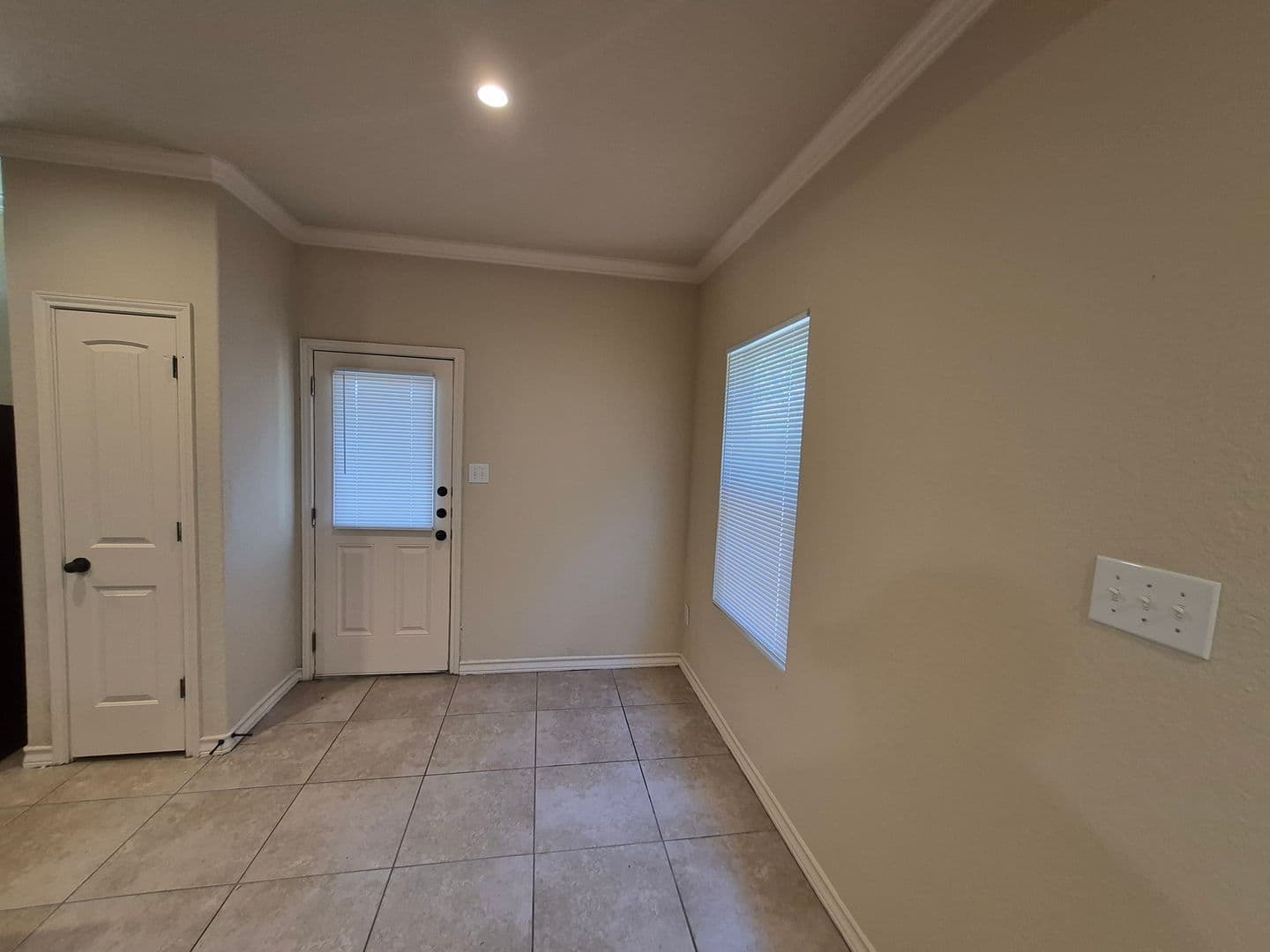 SAN ANTONIO House: 7034 LAKEVIEW DR #102