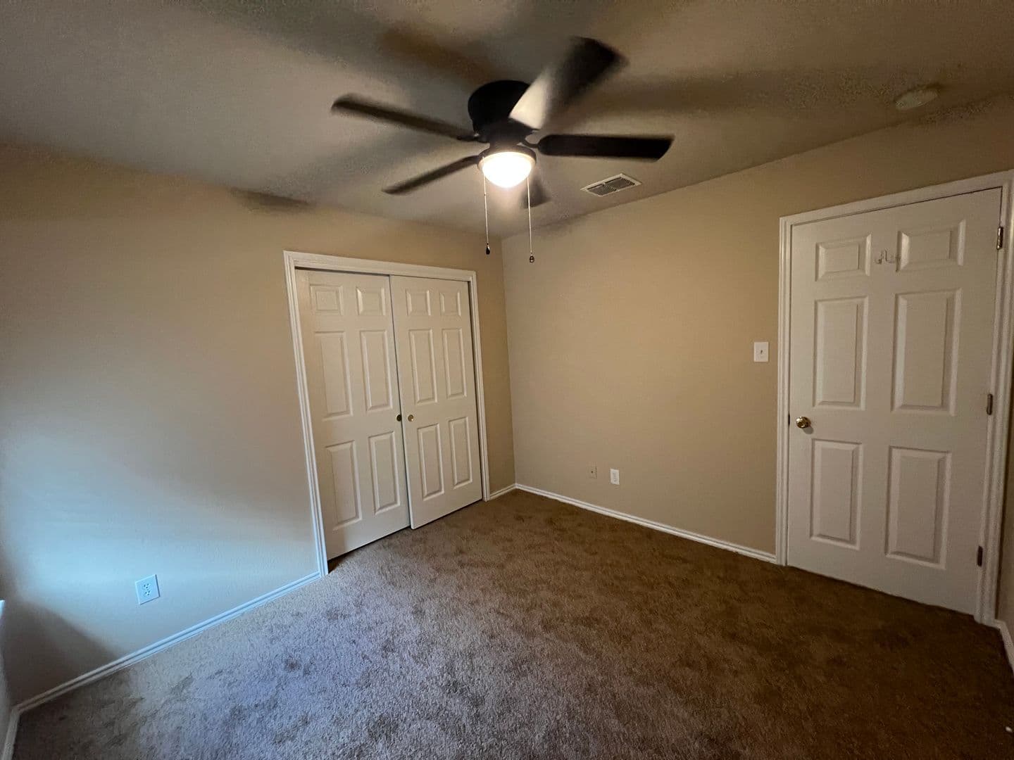 UNIVERSAL CITY House: 8952 SCARLET CREEK