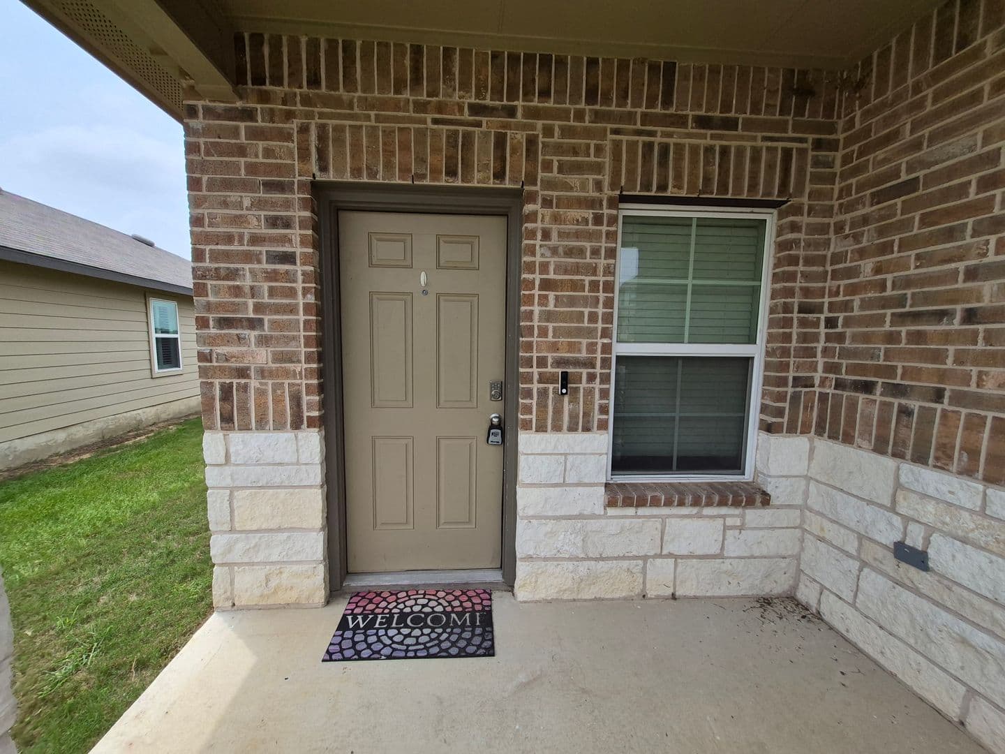 FLORESVILLE House: 465 MIDDLE GREEN LOOP