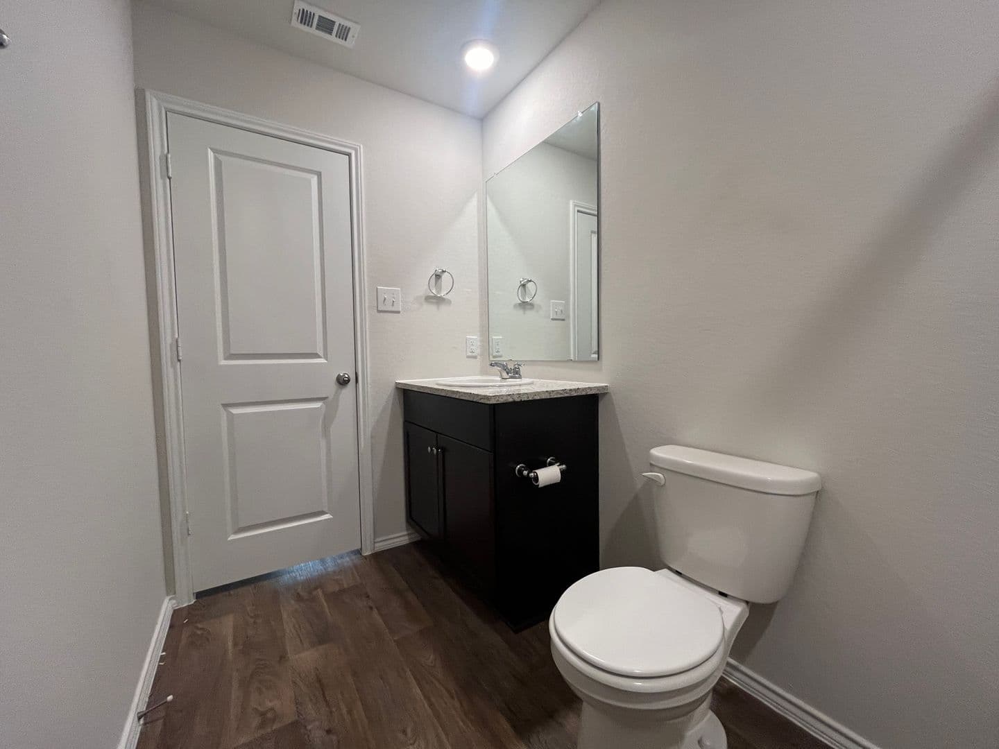 Floresville House: 324 Middle Green Loop