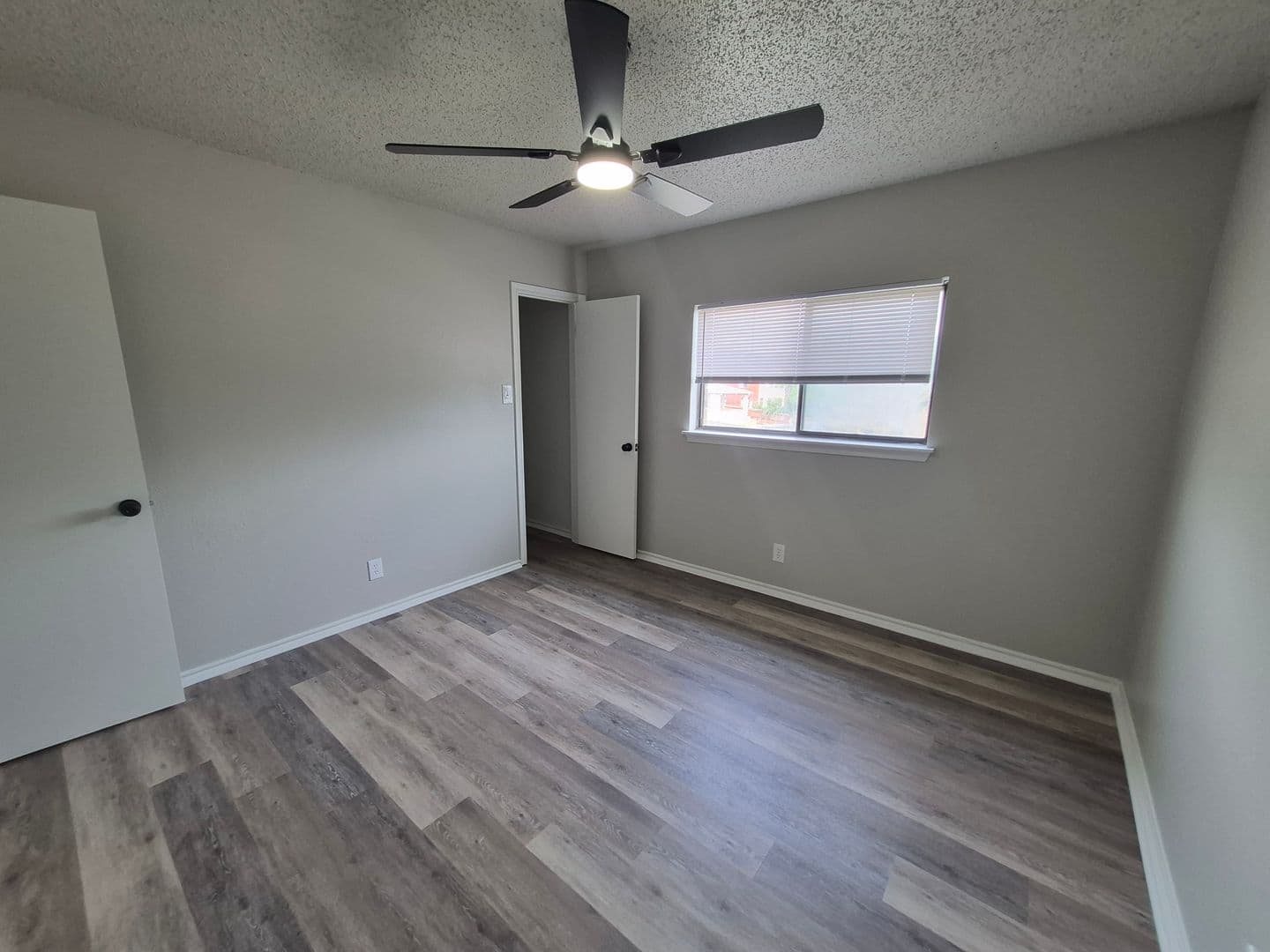 CONVERSE House: 8043 CHESTNUT MANOR DR.