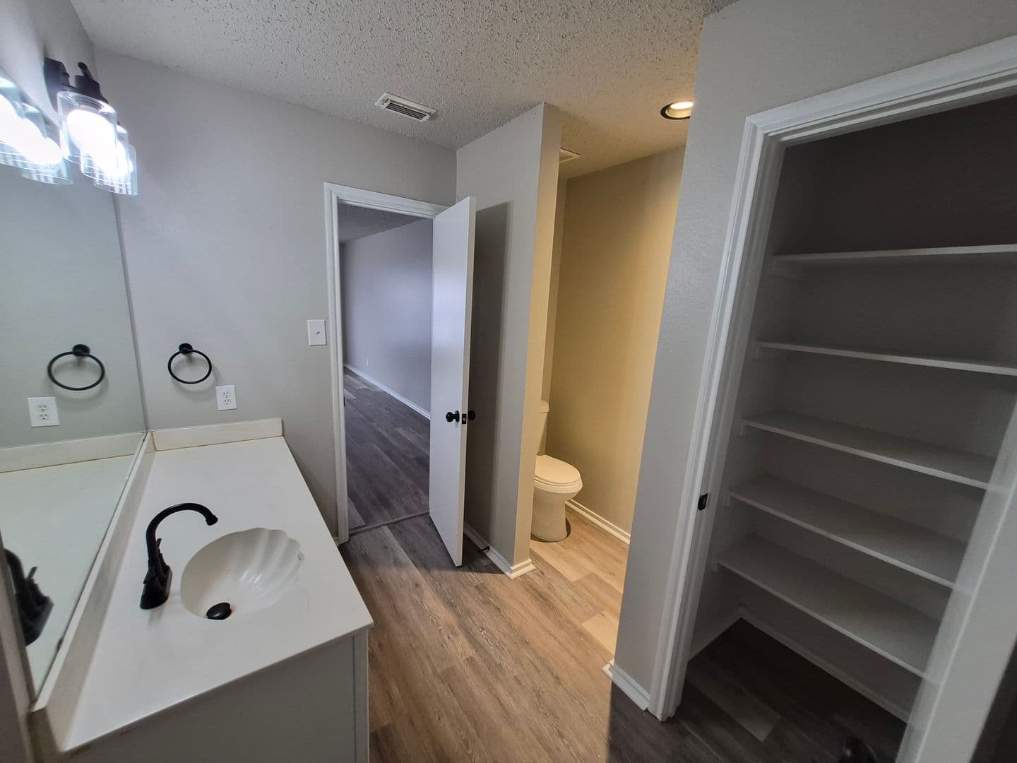 CONVERSE House: 8043 CHESTNUT MANOR DR.