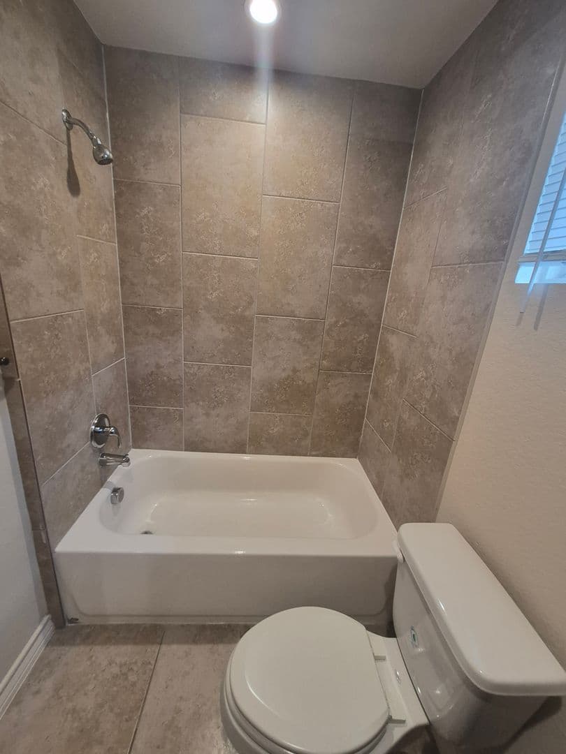 SAN ANTONIO House: 6858 LAKEVIEW DR #101