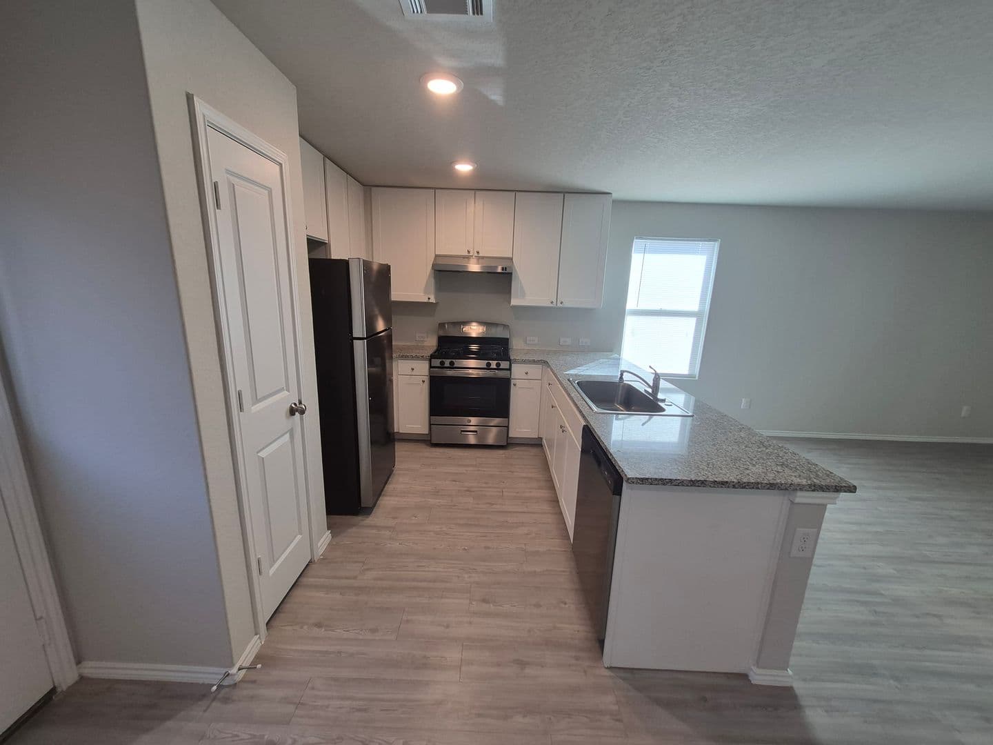 ST HEDWIG House: 13231 THYME WAY