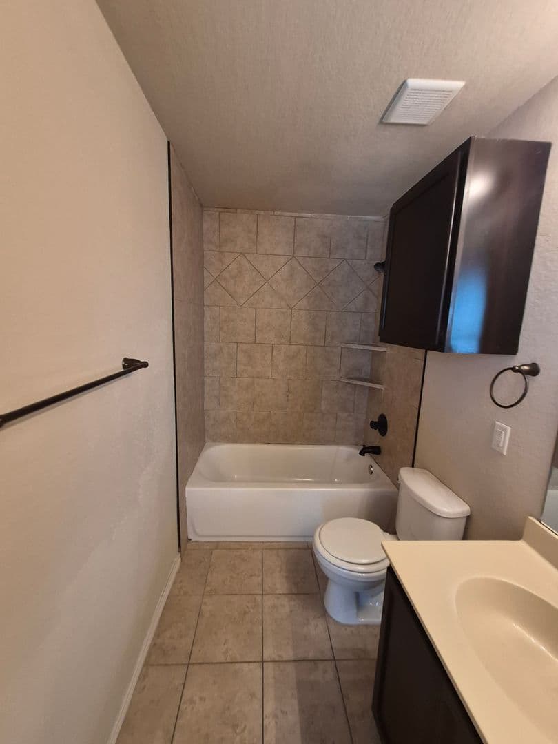 NEW BRAUNFELS House: 522 CREEKSIDE CIRCLE