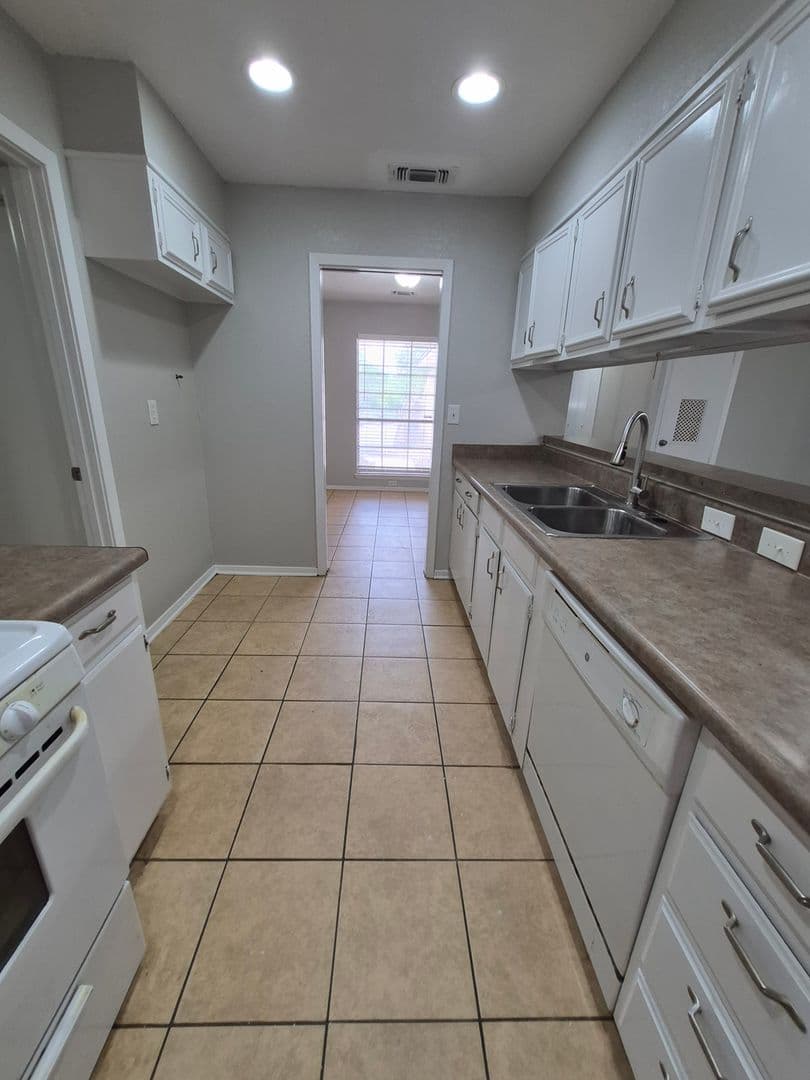 SAN ANTONIO House: 2718 DENNLER DR.