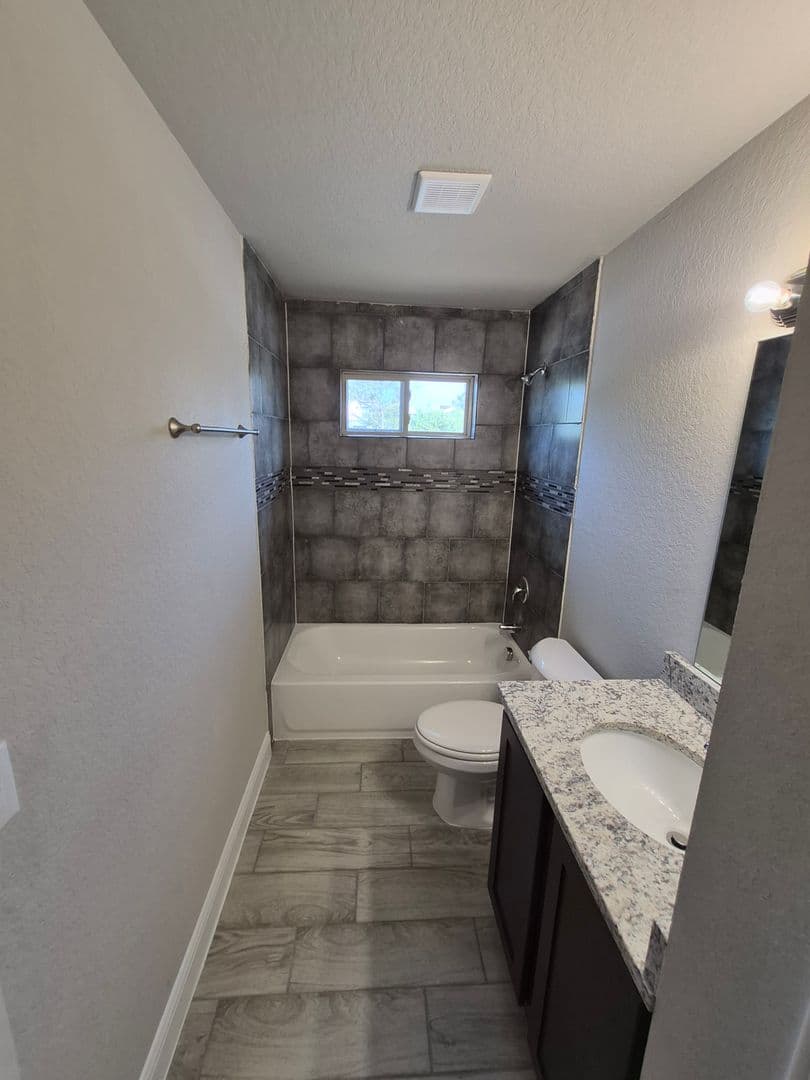 LIVE OAK House: 13321 REID MEADOWS