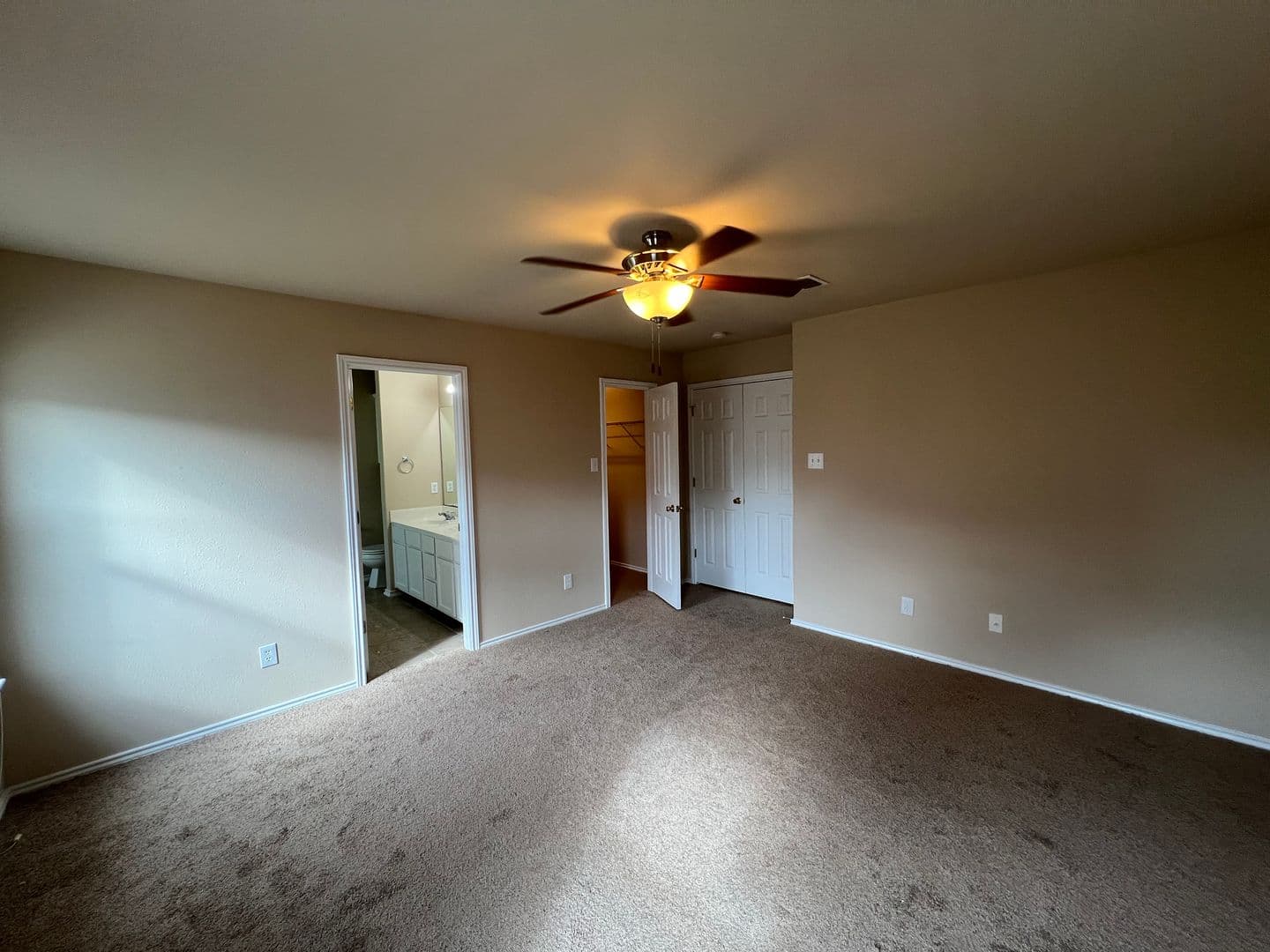 UNIVERSAL CITY House: 8952 SCARLET CREEK