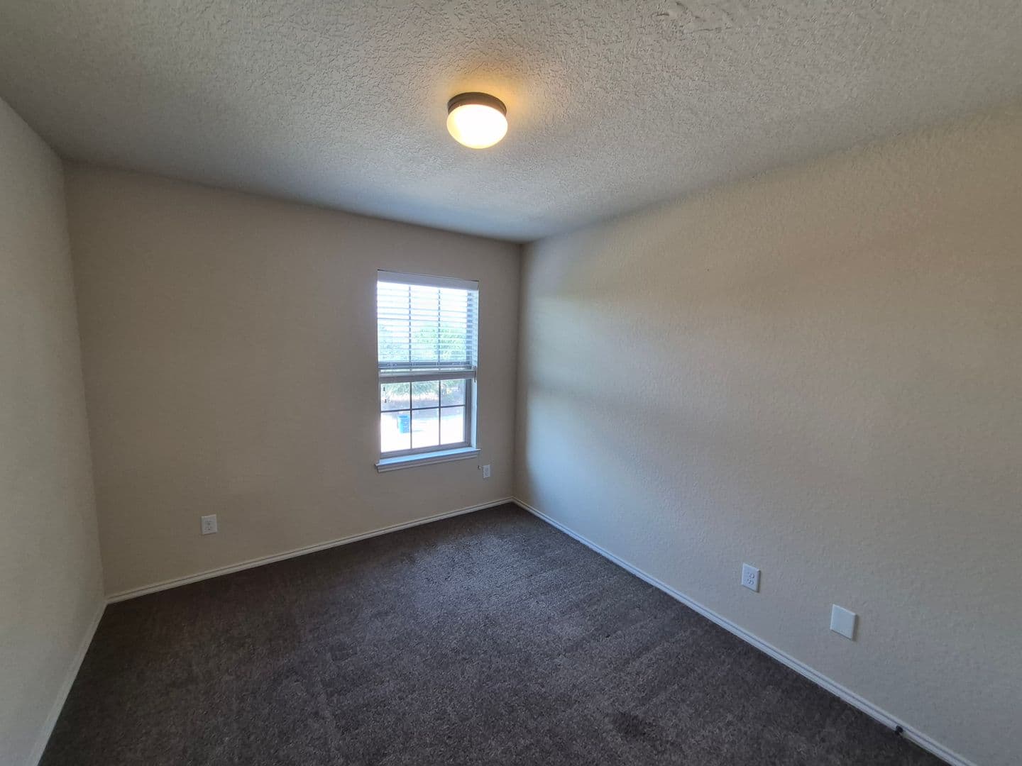 NEW BRAUNFELS House: 522 CREEKSIDE CIRCLE