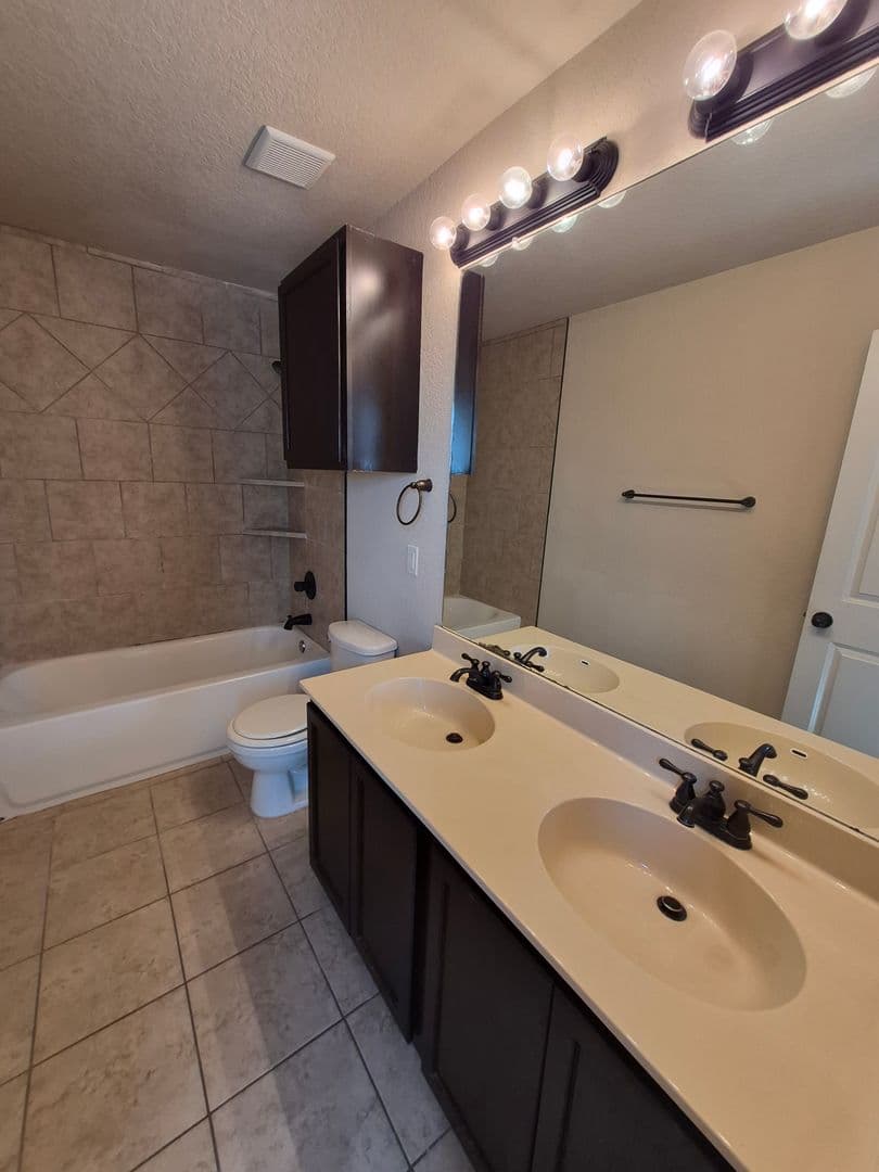 NEW BRAUNFELS House: 522 CREEKSIDE CIRCLE