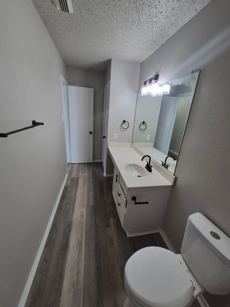 CONVERSE House: 8043 CHESTNUT MANOR DR.