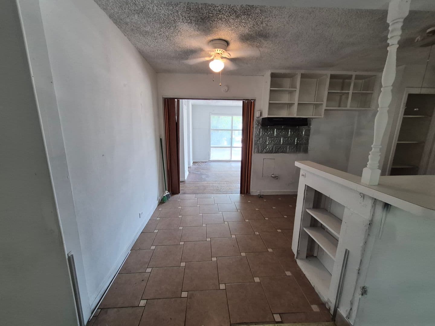 SAN ANTONIO House: 807 WEIZMANN ST.