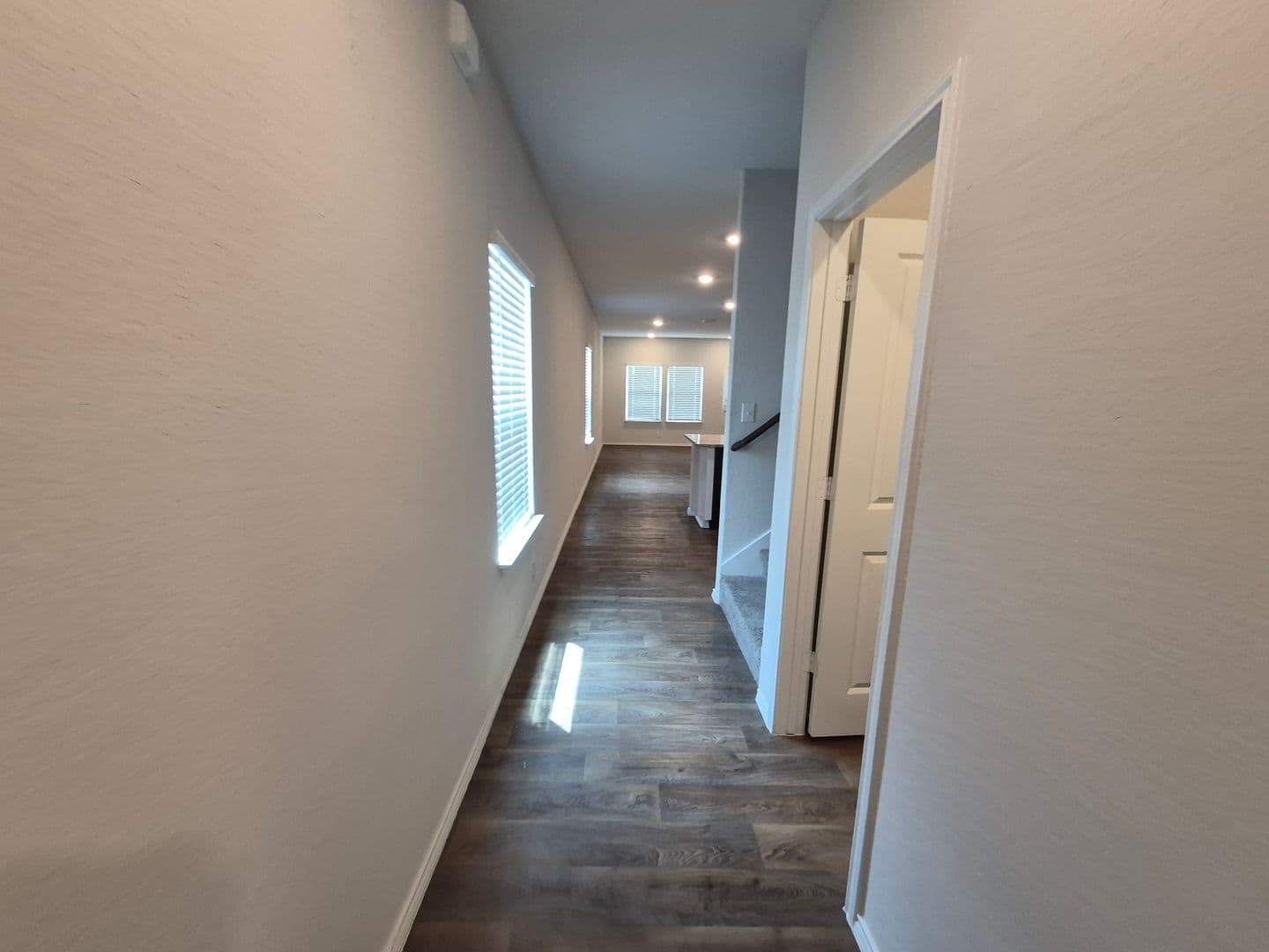 FLORESVILLE House: 465 MIDDLE GREEN LOOP