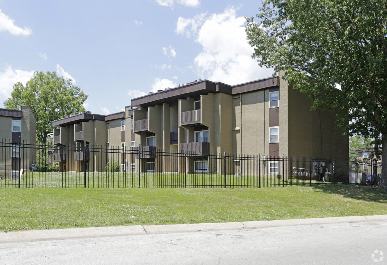 Kansas City Apartment: 7645 Garfield Ct