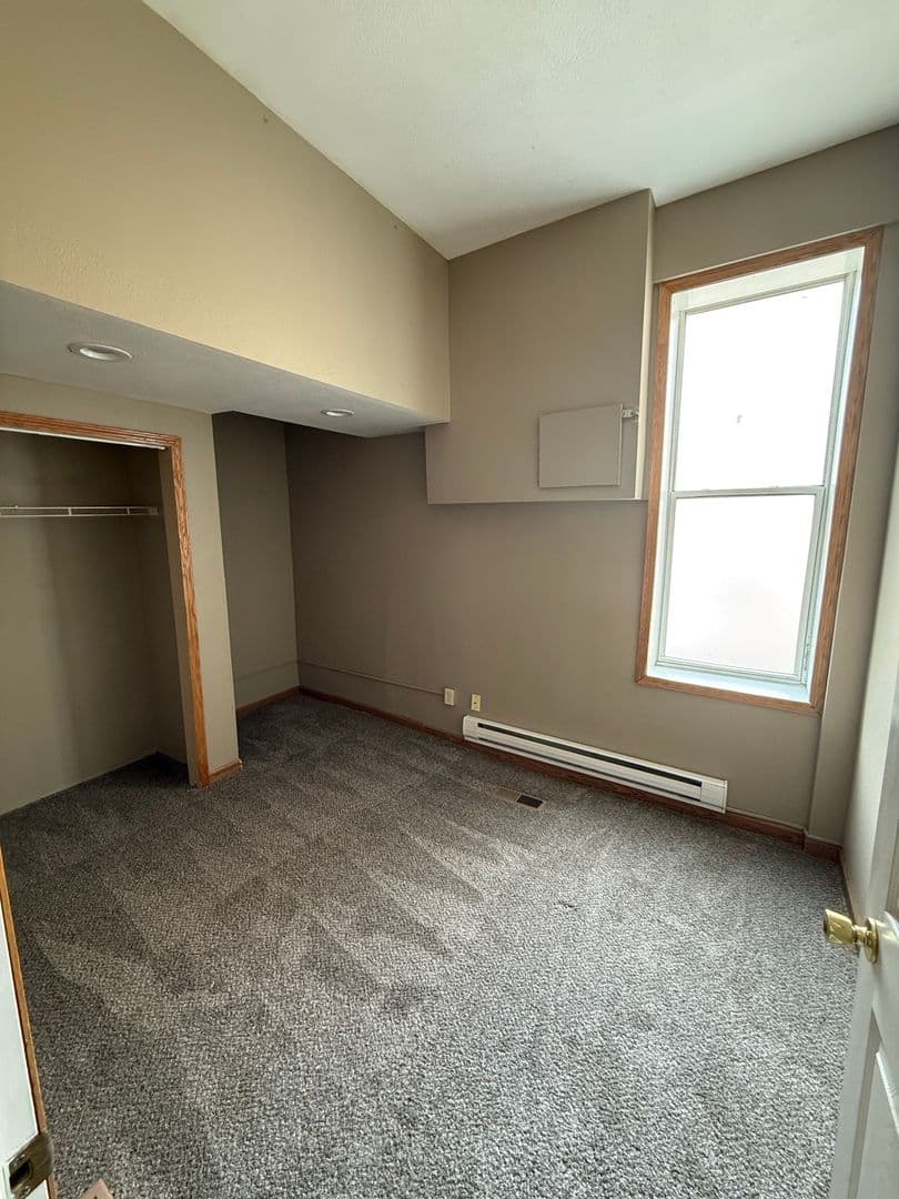 Mankato Apartment: 117 Cherry St