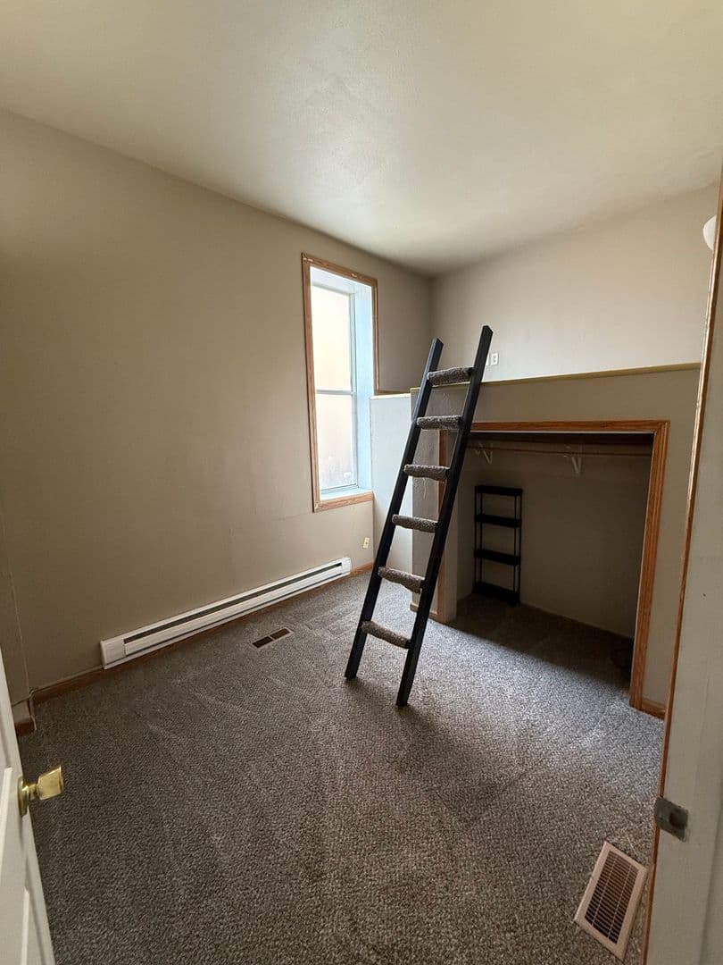 Mankato Apartment: 117 Cherry St
