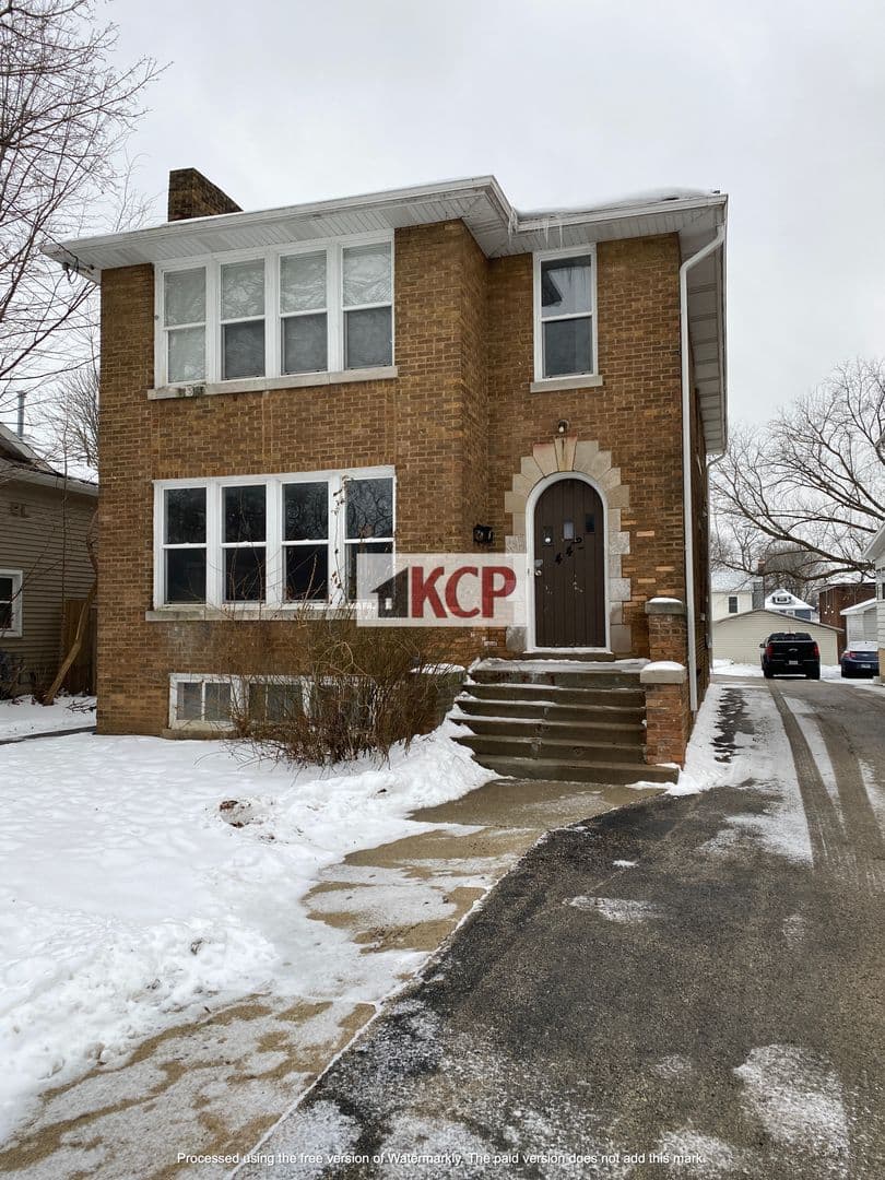 Waukegan Apartment: 442 Hickory