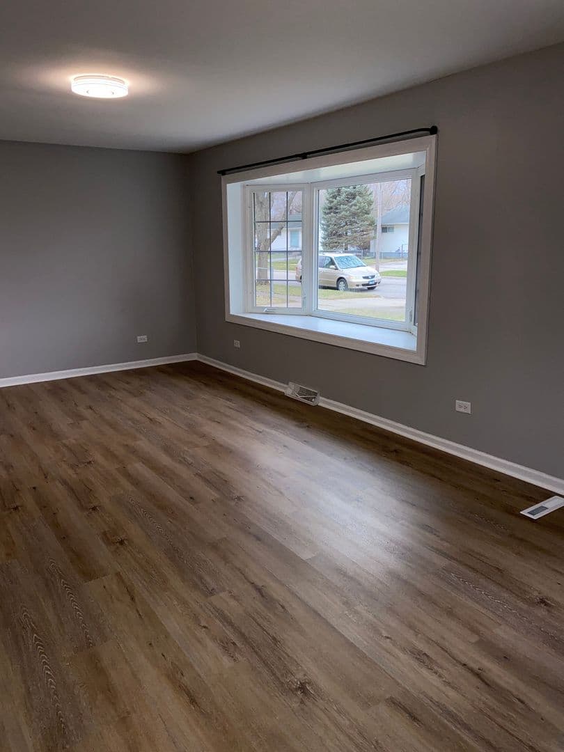 Waukegan House: 2841 N. Pine Street