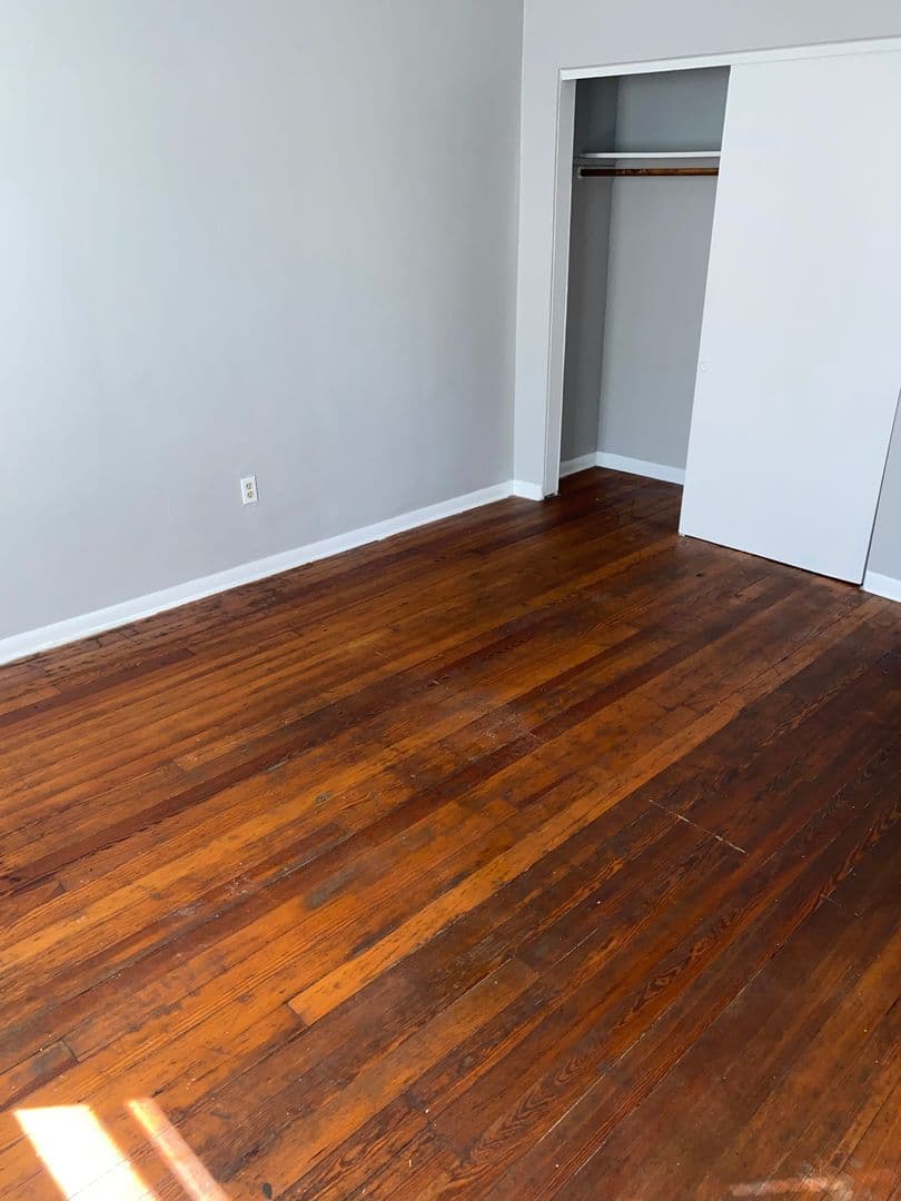 Zion Apartment: 2900 & 2902 Elim