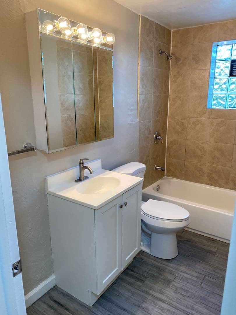 Zion Apartment: 1508 21st St