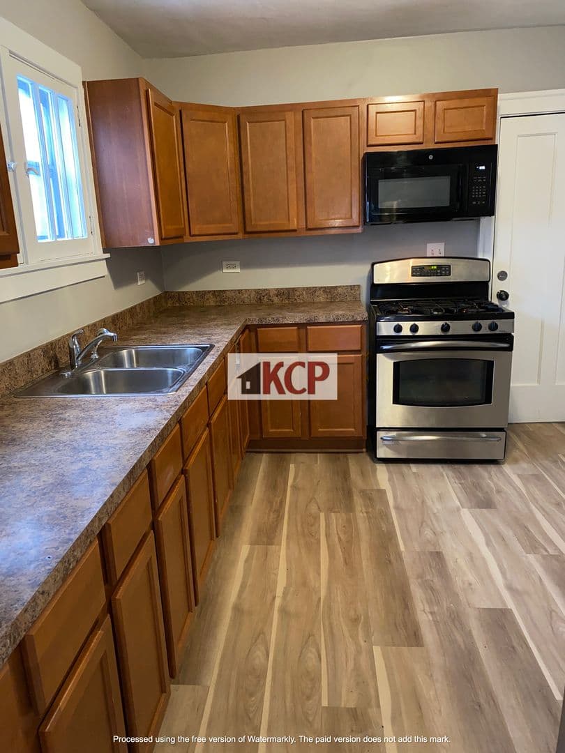 Waukegan Apartment: 442 Hickory