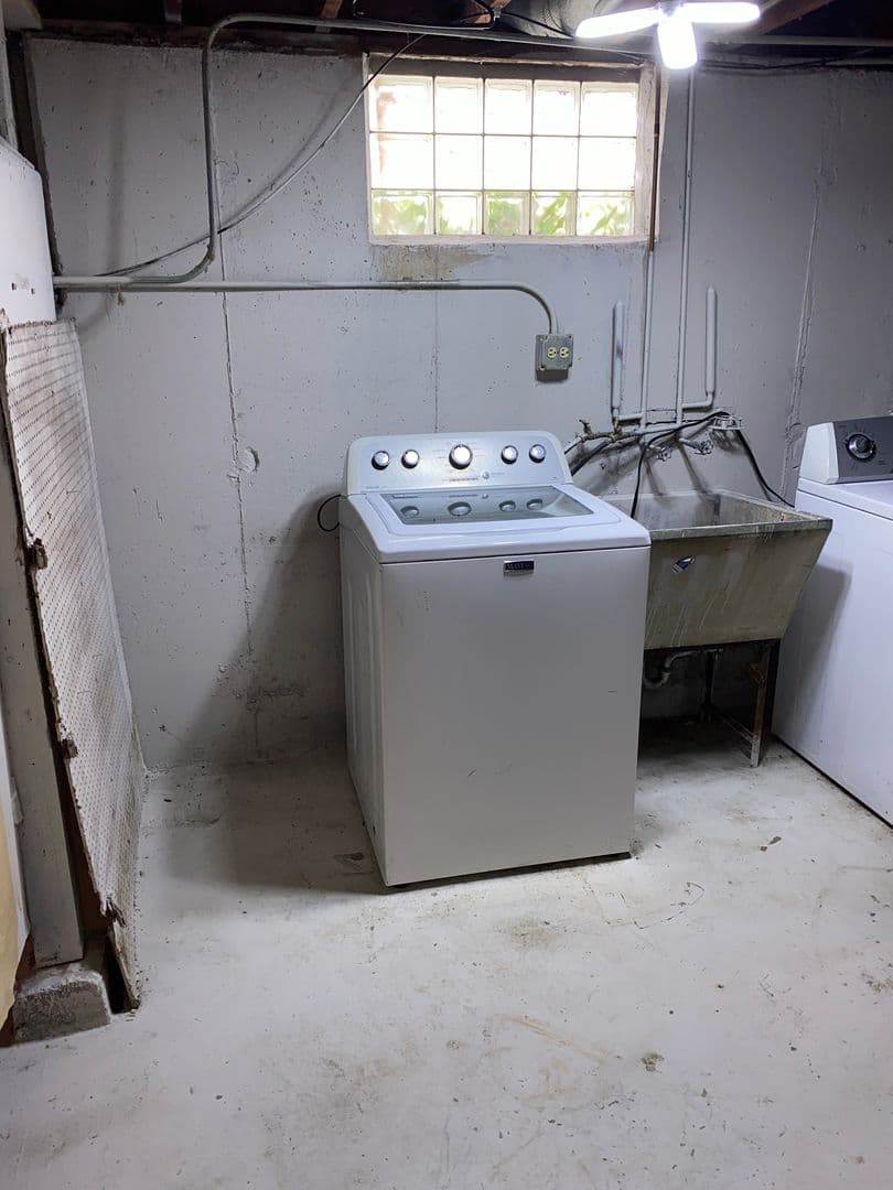 Waukegan House: 2841 N. Pine Street