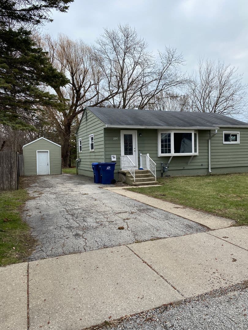 Waukegan House: 2841 N. Pine Street