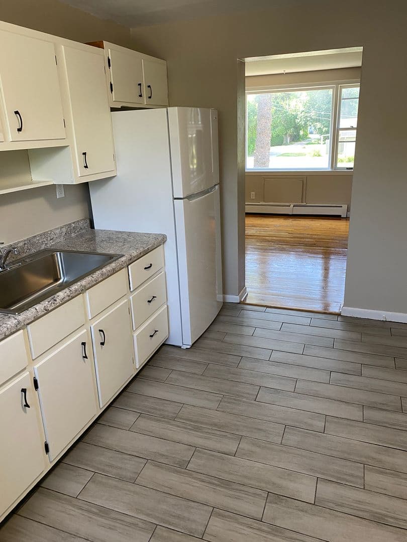 Zion Apartment: 1508 21st St